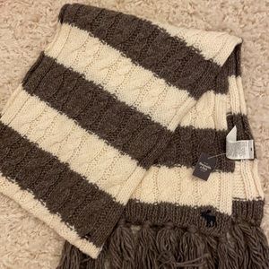 New Abercrombie and Fitch Knit Scarf